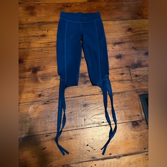 Free People Movement turnout tie leggings wrap capri blue size medium - Picture 1 of 3